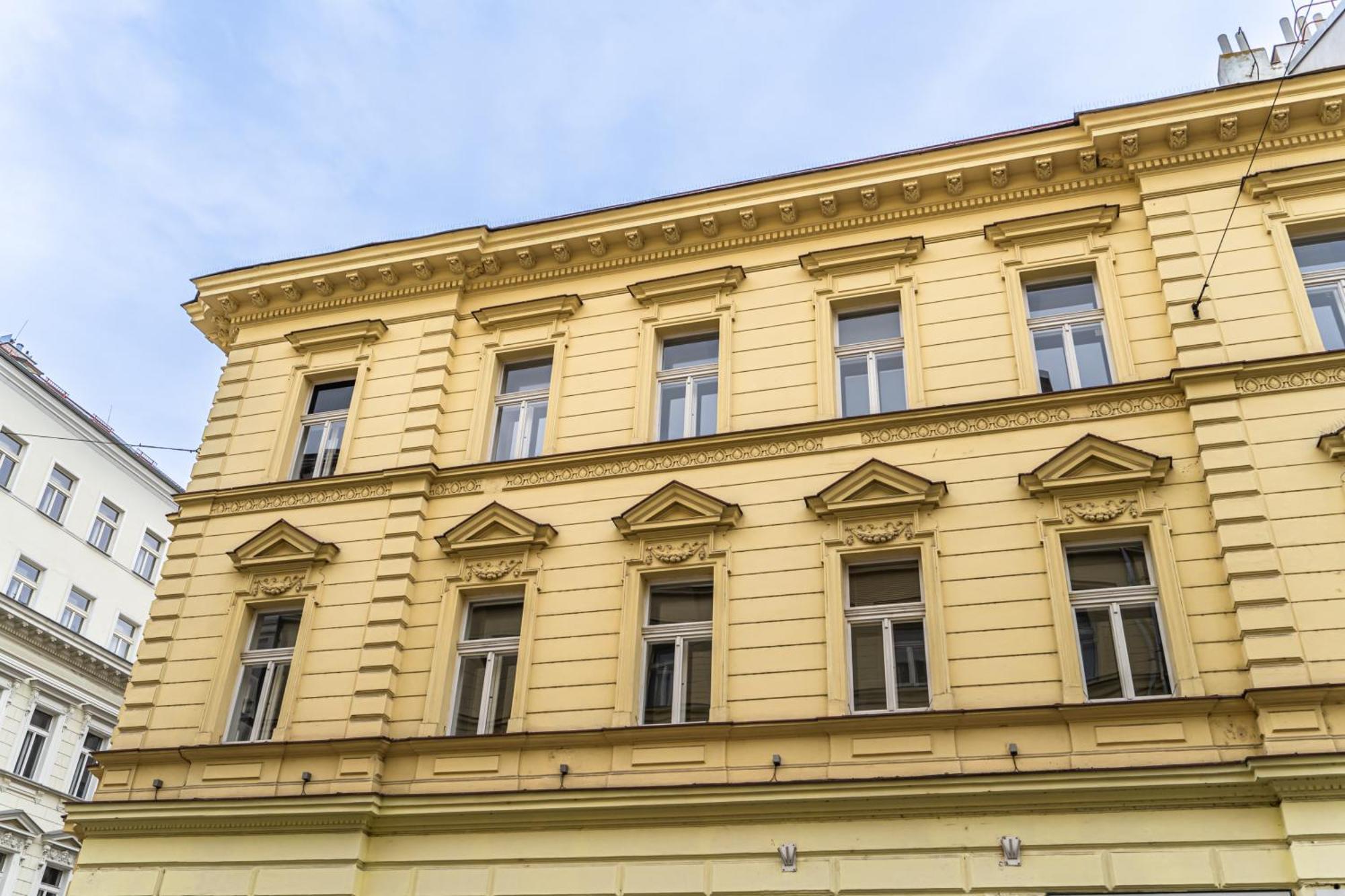 Apartments Kamenicka 23 Prague Exterior photo
